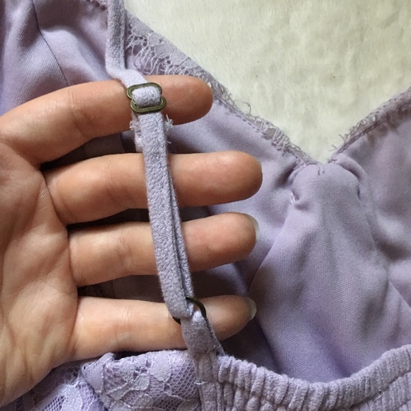 Lavender spaghetti strap cinched V-neck top 🌸 - Picture 6 of 8